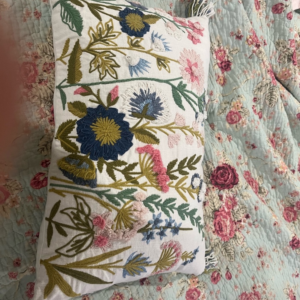 Decorative pillow